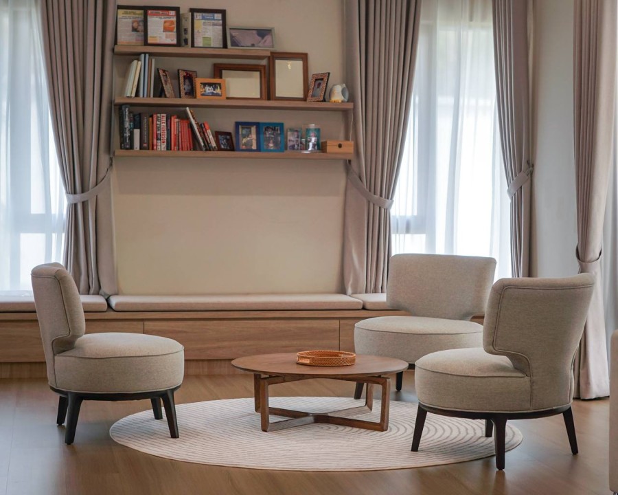 TEAR DROP LOUNGE CHAIR