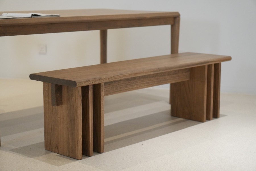 BERLAPIS BENCH