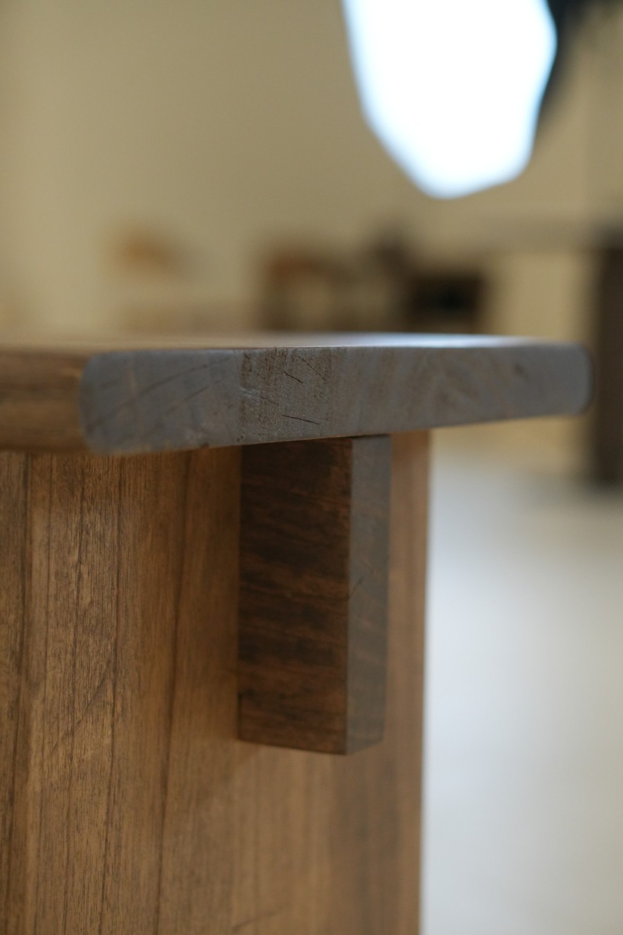 BERLAPIS BENCH