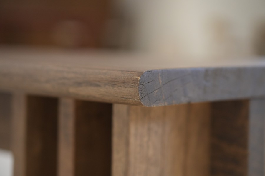 BERLAPIS BENCH