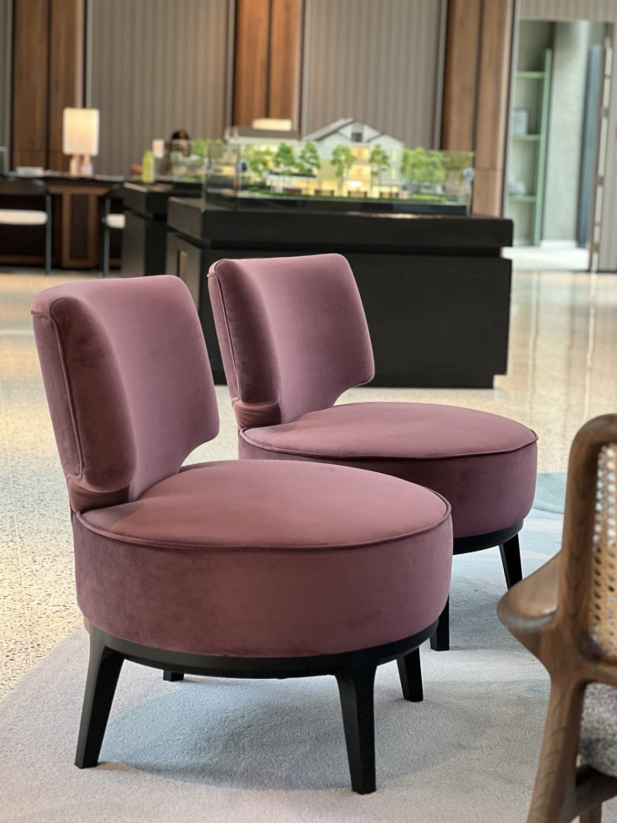TEAR DROP LOUNGE CHAIR