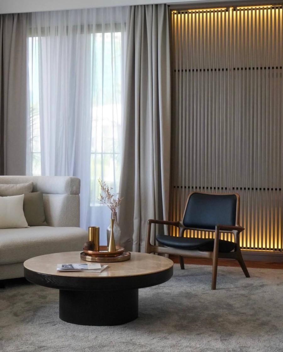 CONALD LOUNGE CHAIR
