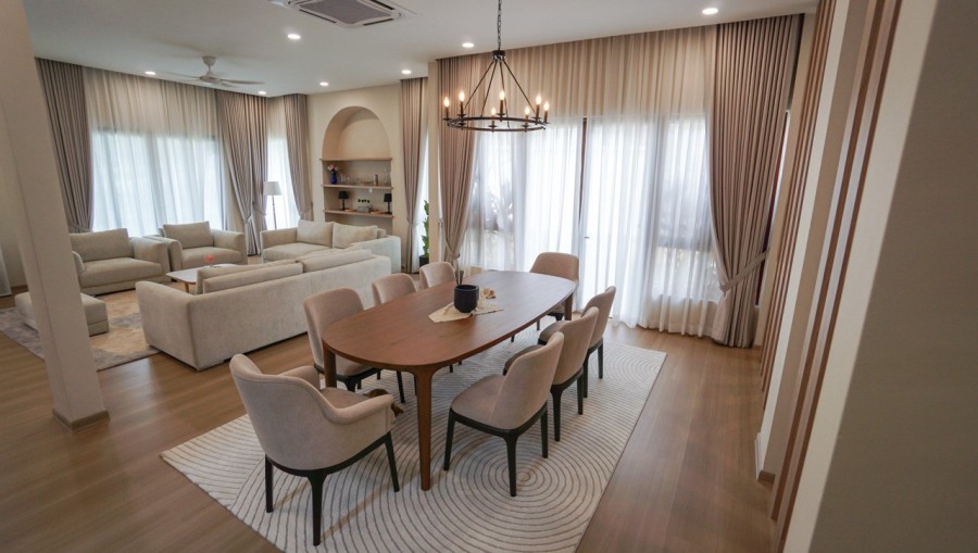 MANNER DINING CHAIR