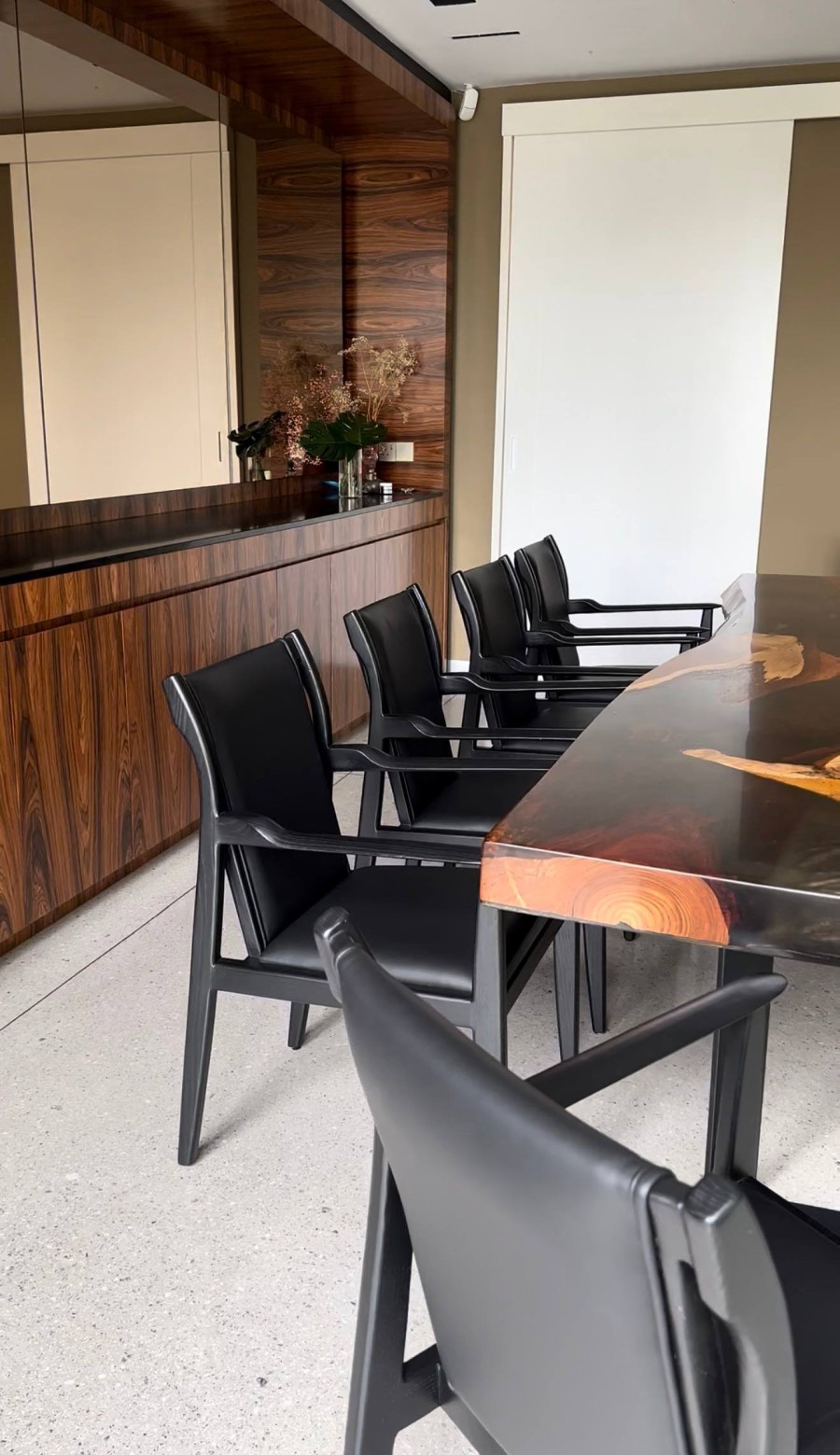 VIN ARM DINING CHAIR