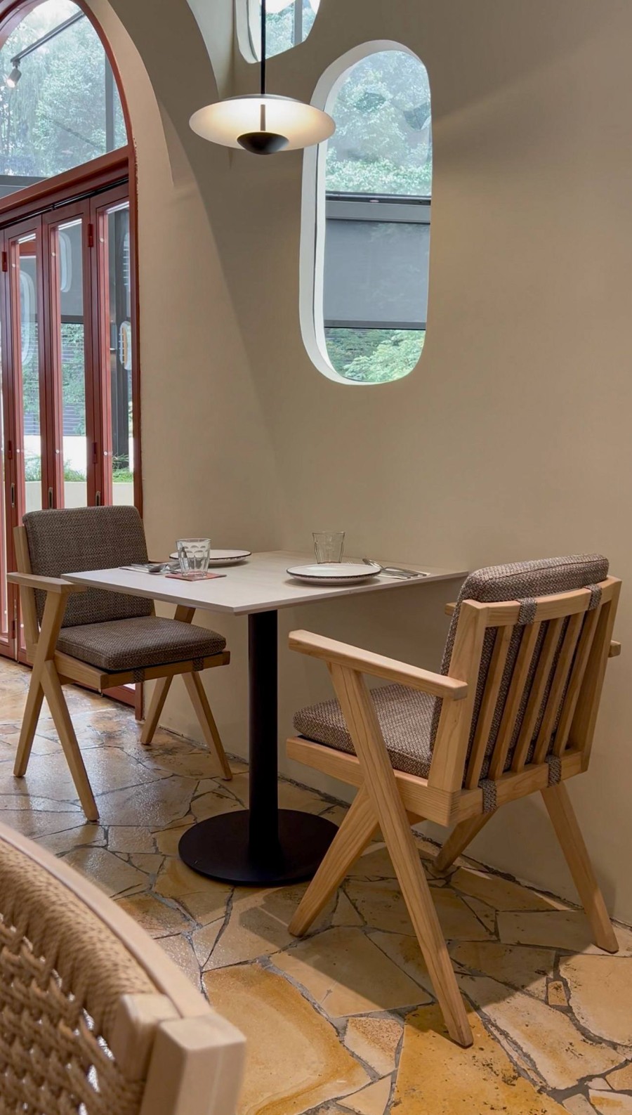 JOVET ARM DINING CHAIR