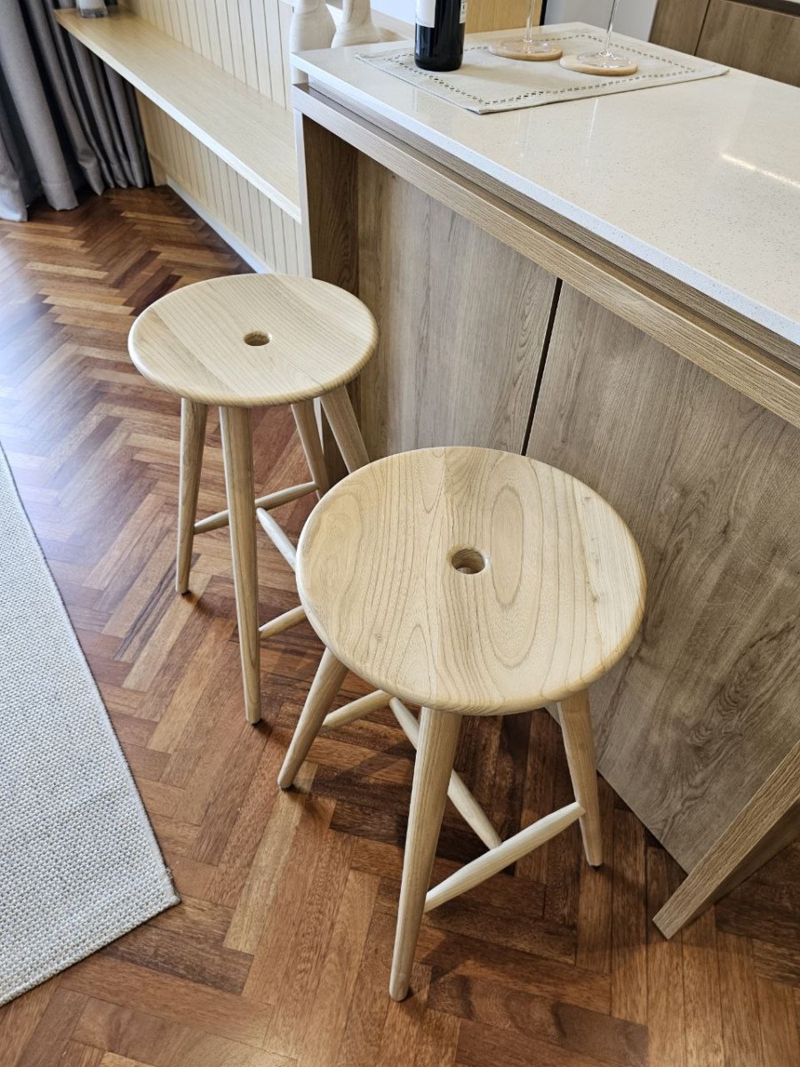 BUTTON BARSTOOL
