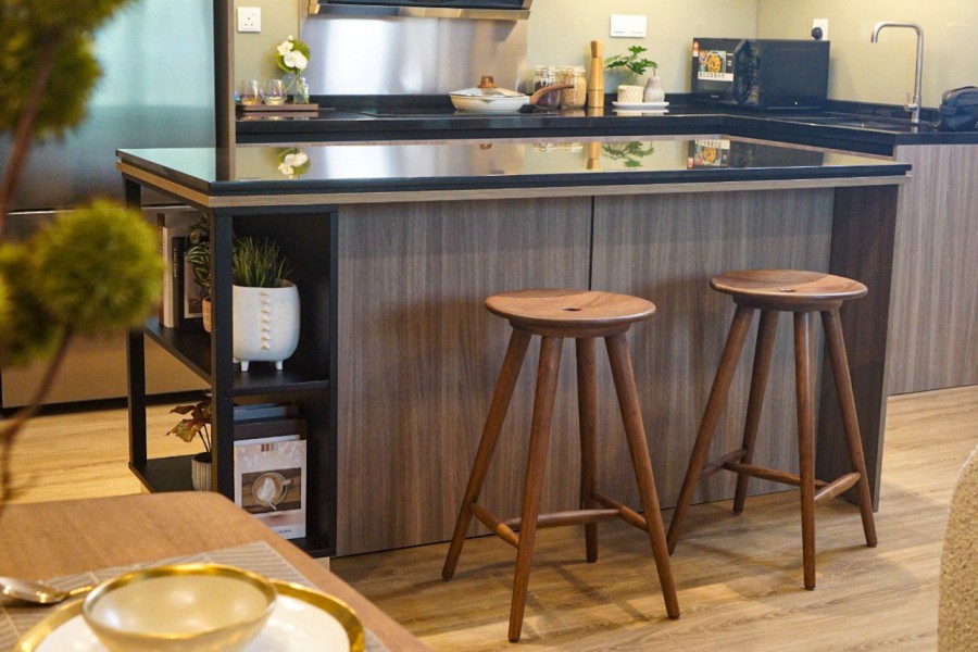 BUTTON BARSTOOL