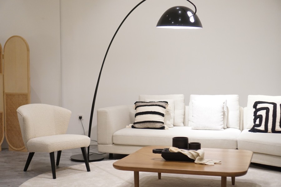 ALILA LOUNGE CHAIR