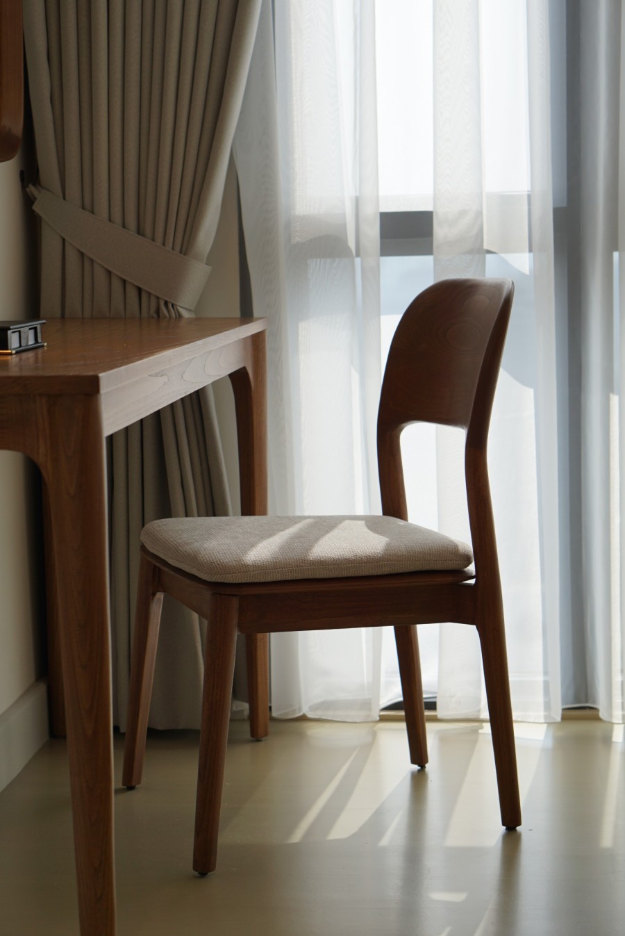 MARIO DINING CHAIR