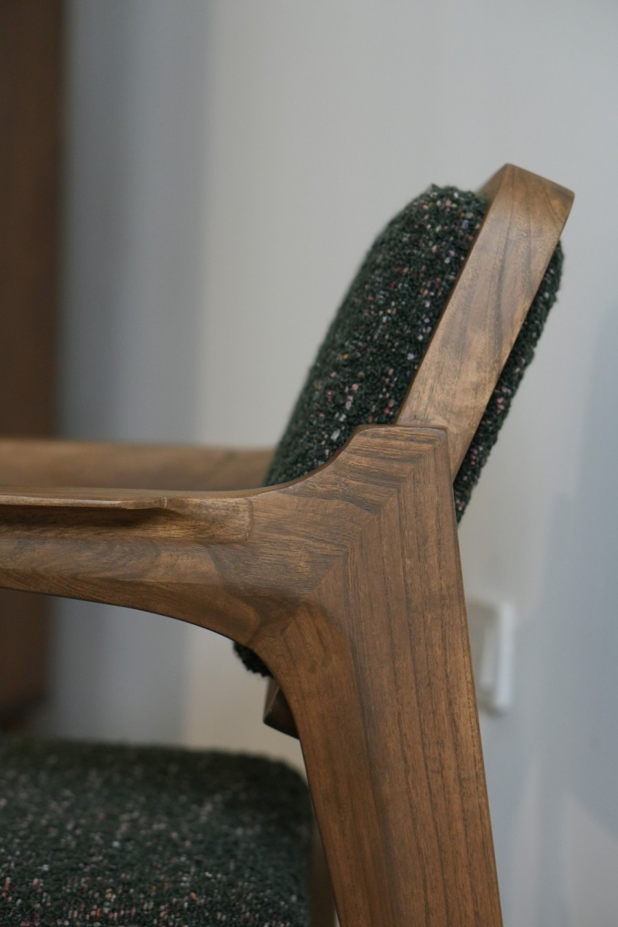 YORU ARM CHAIR