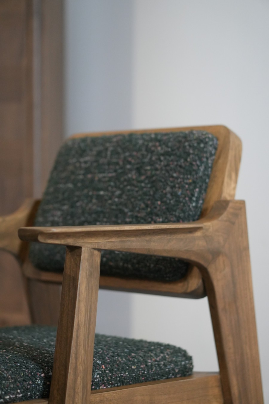 YORU ARM CHAIR