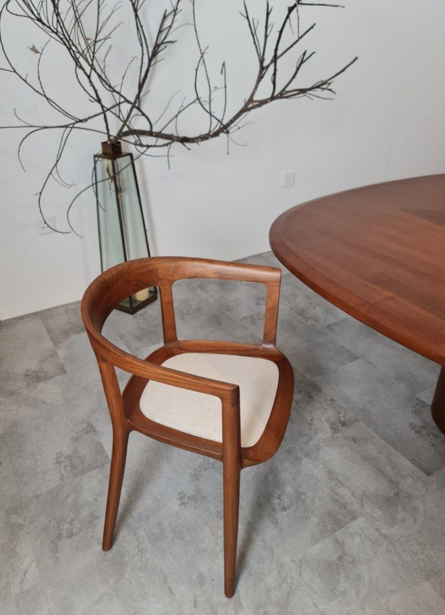 MILLER ARM DINING CHAIR