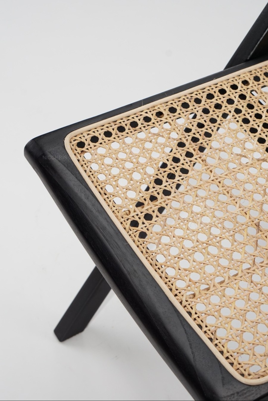 BETIK FOLDABLE CHAIR