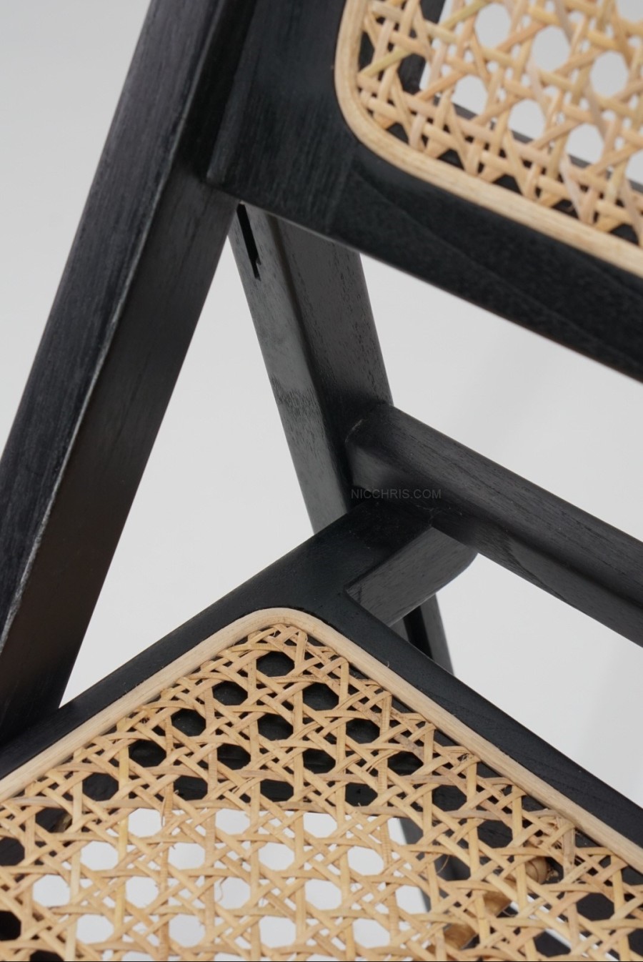 BETIK FOLDABLE CHAIR