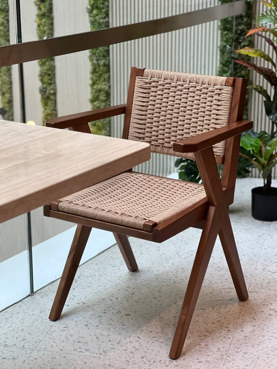 JOOT ARM DINING CHAIR