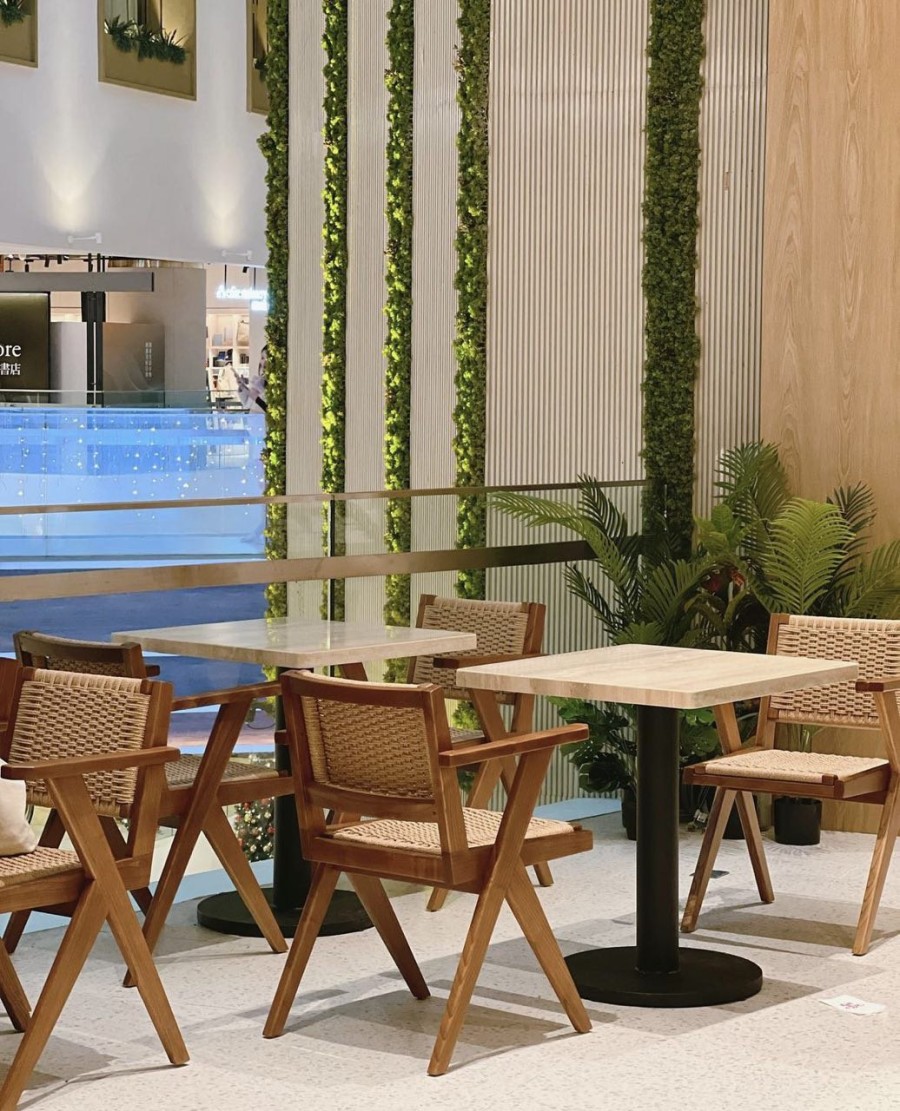 JOOT ARM DINING CHAIR
