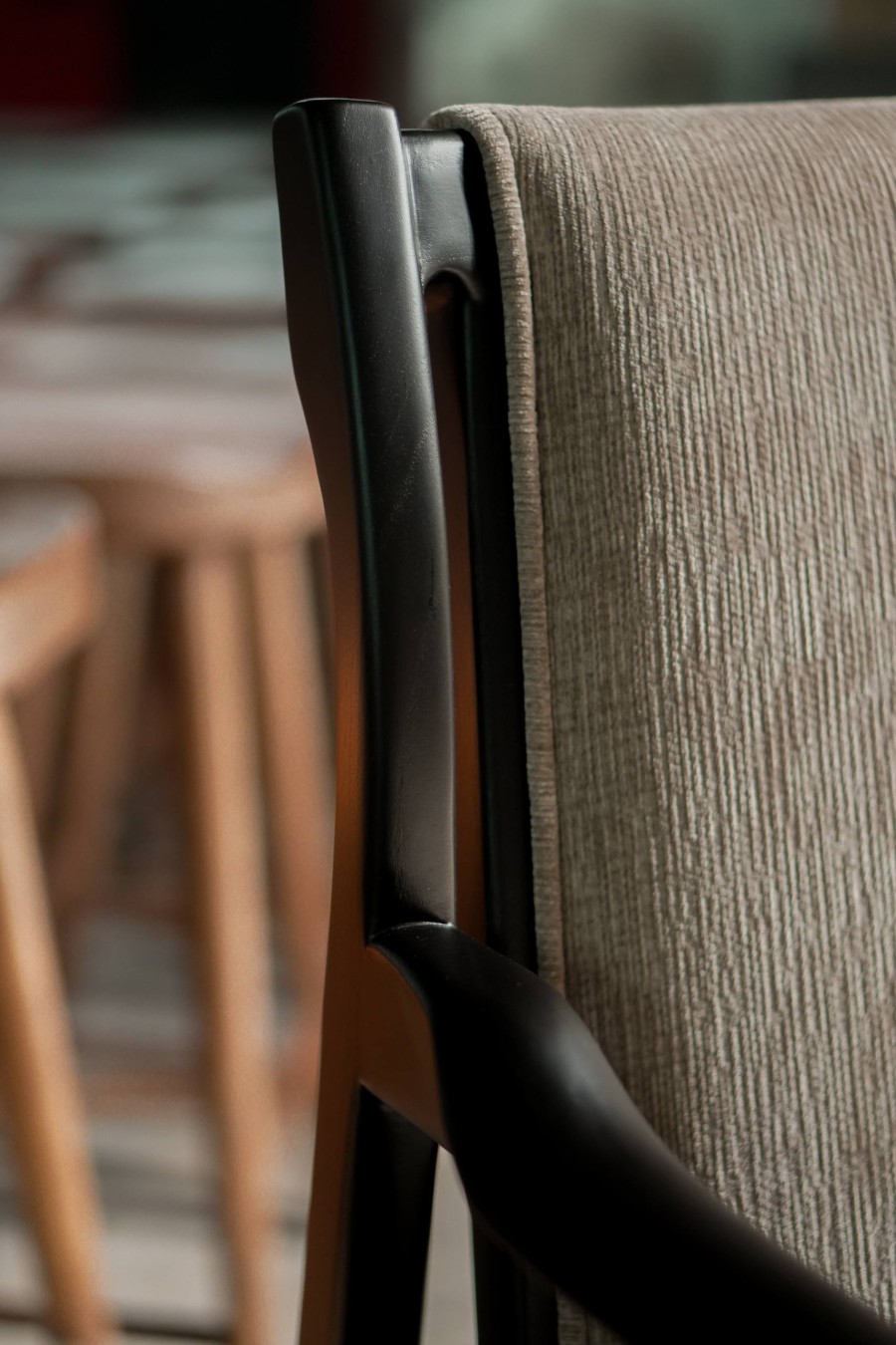 VIN ARM DINING CHAIR