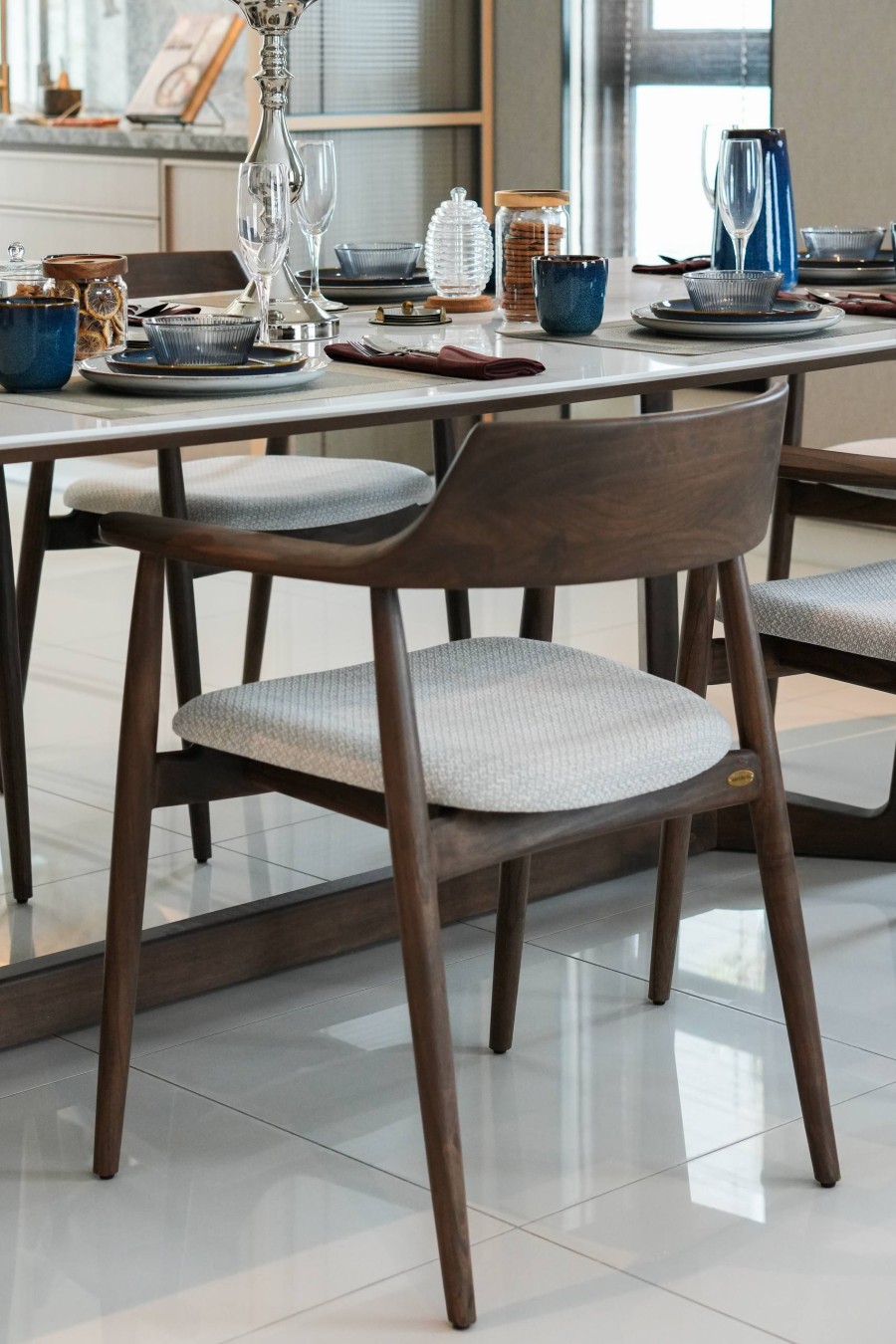 HARUTO WITH FIXED CUSHION DINING CHAIR