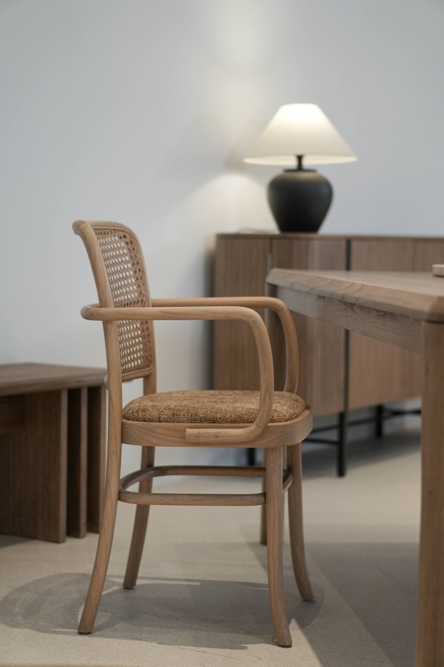 NICO ARM DINING CHAIR