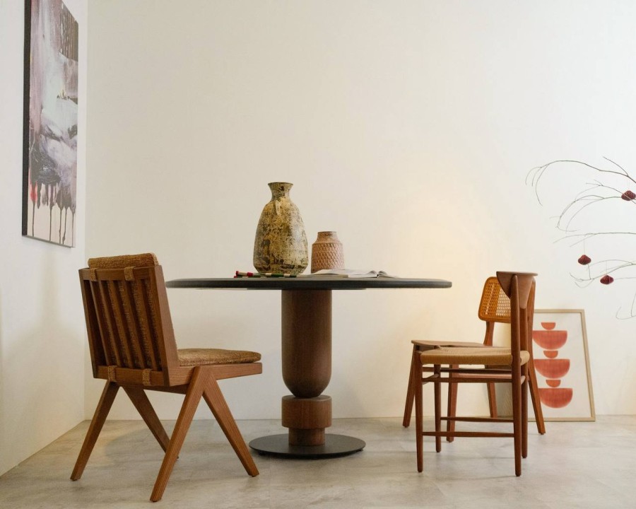 HASU DINING TABLE