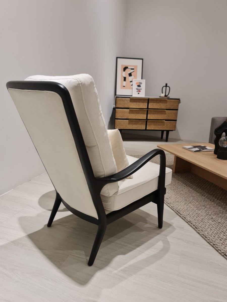 TREVOR LOUNGE CHAIR