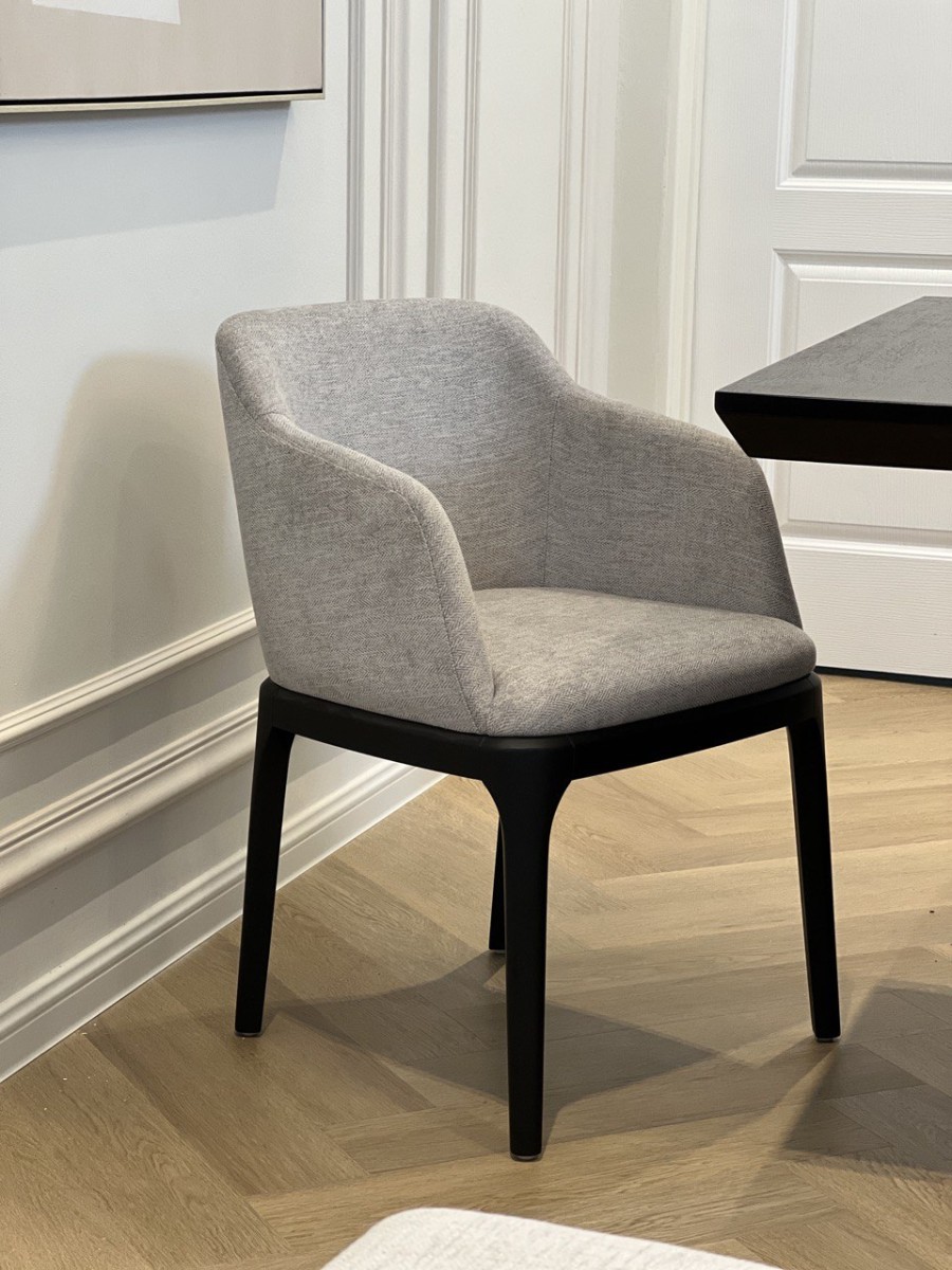 MANNER ARM DINING CHAIR