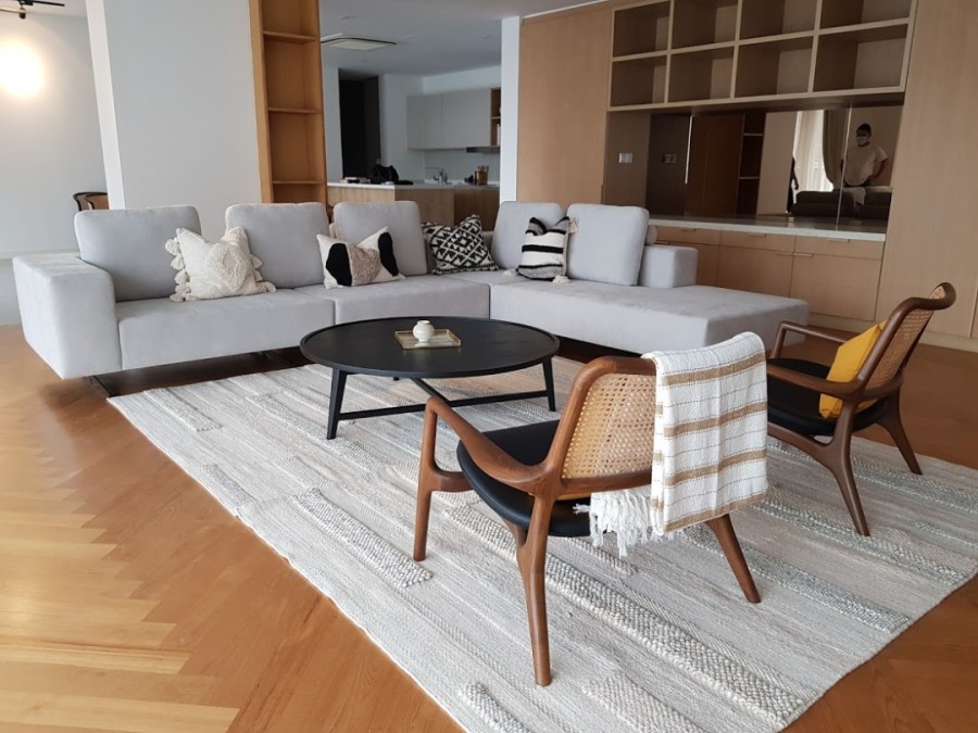 LONALD LOUNGE CHAIR