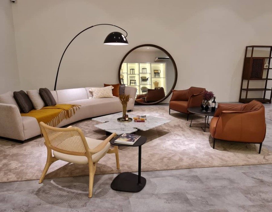 LONALD LOUNGE CHAIR