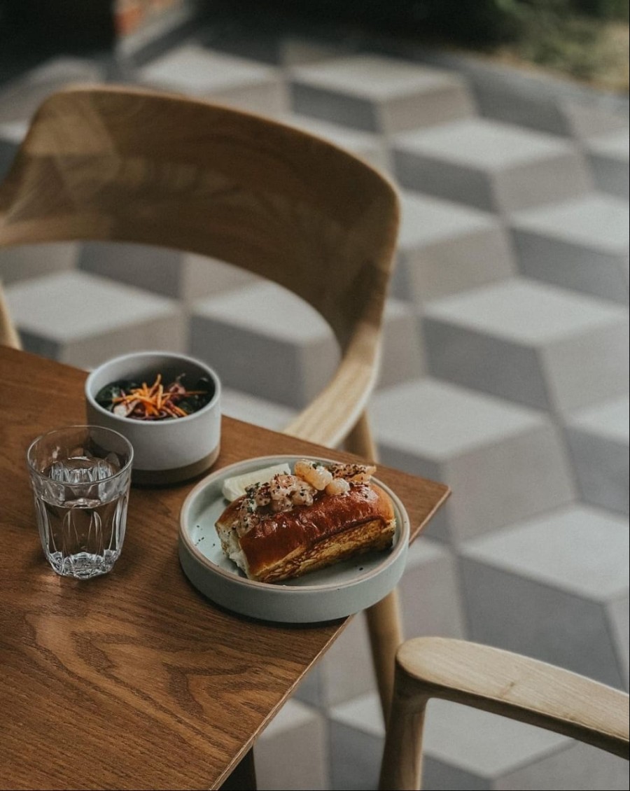 TAKASHI DINING CHAIR