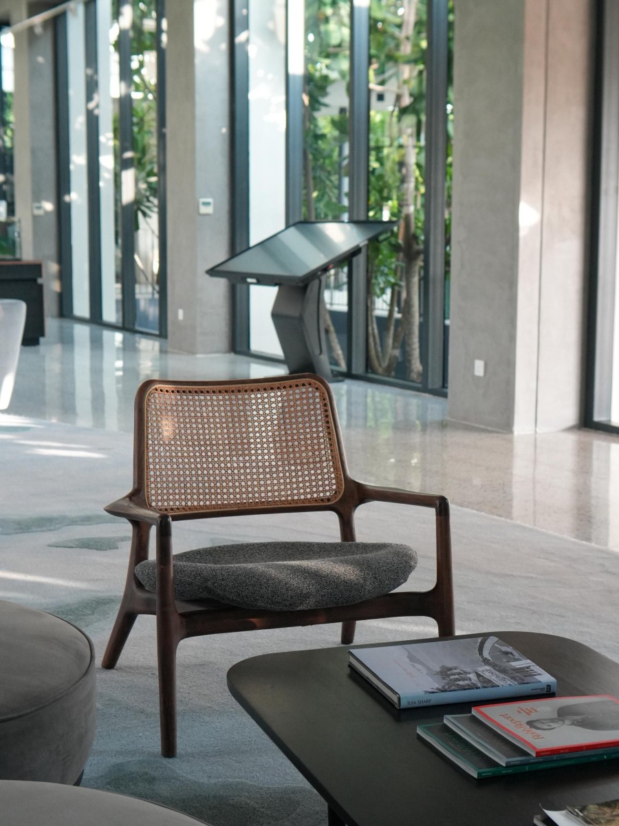 LONALD LOUNGE CHAIR